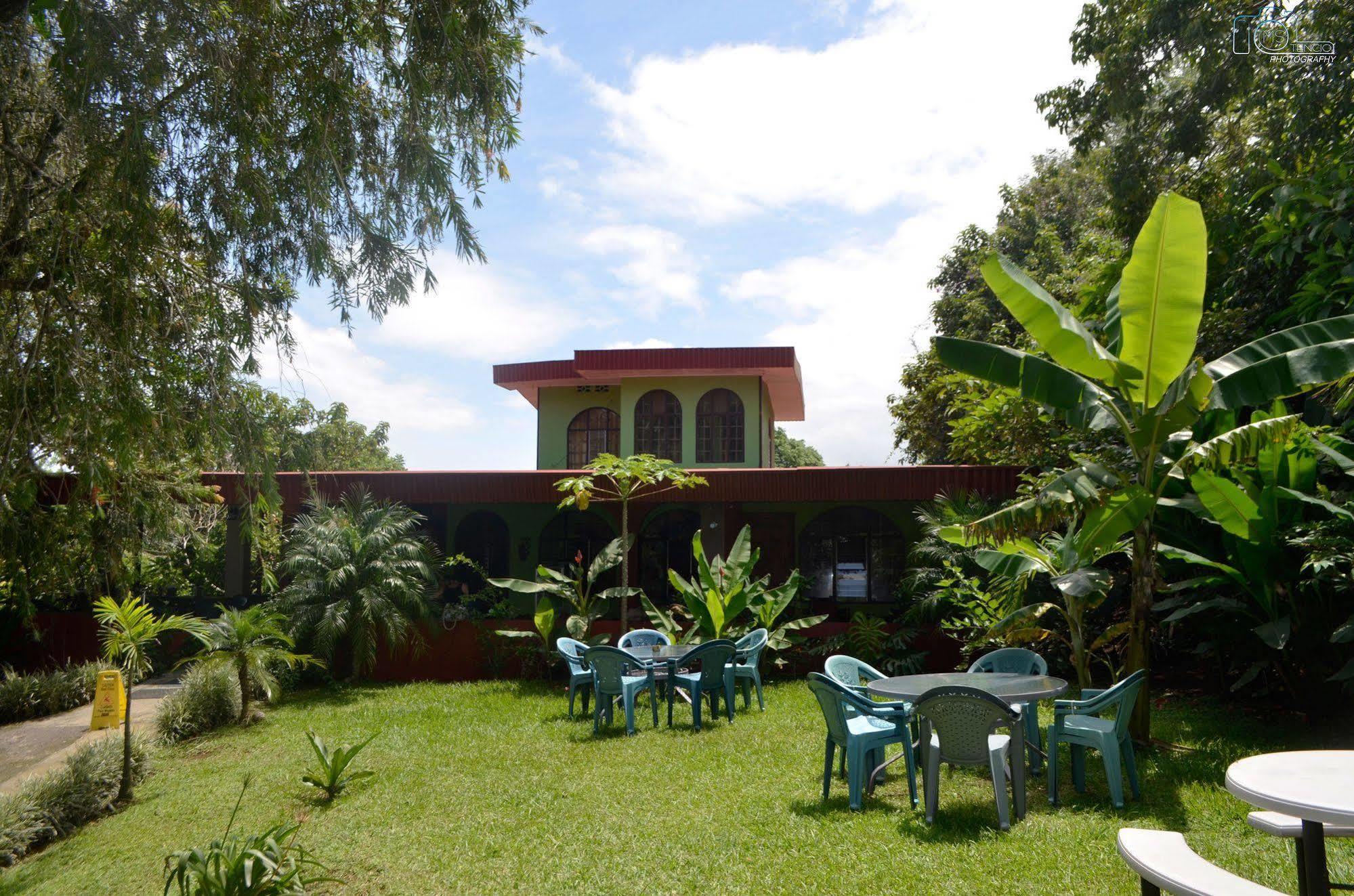 Aparthotel Villa Pacande & Rooms Pilas Esterno foto